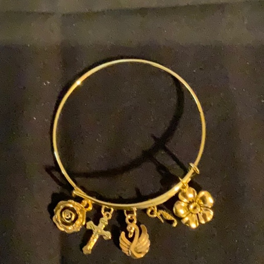 Bracelets - Picture 2 of 9